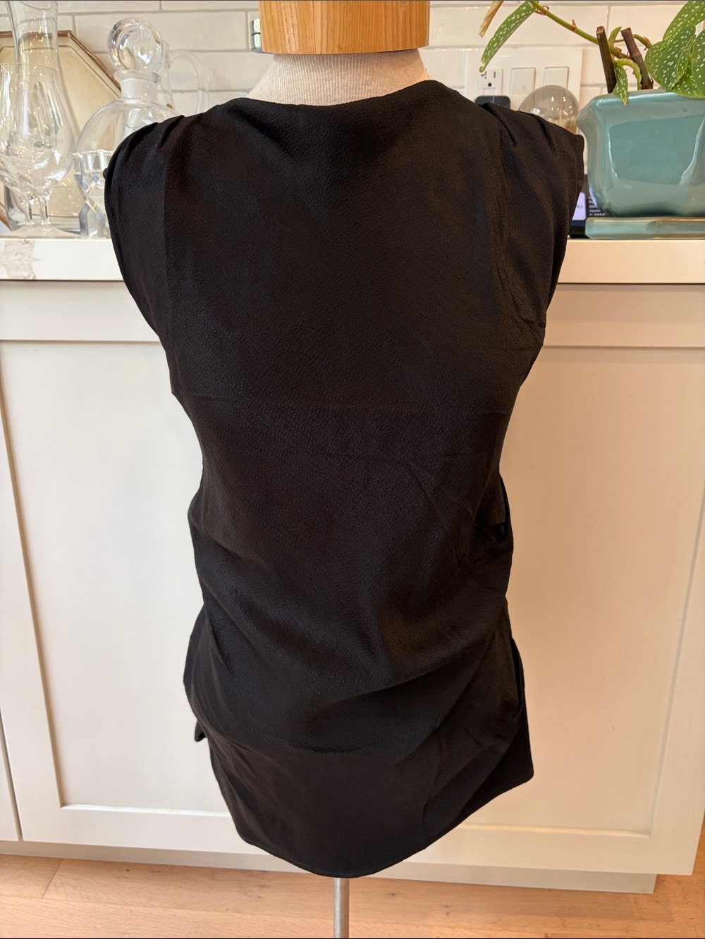 NEW Banana Republic Hammered Satin finish Black Sleeveless Ruched Blouse - Picture 4 of 12